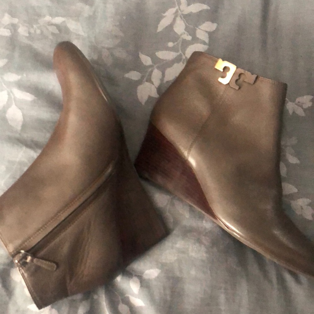 Tory Burch Lowell Tumbled Vitello Wedge Booties - Picture 6 of 10